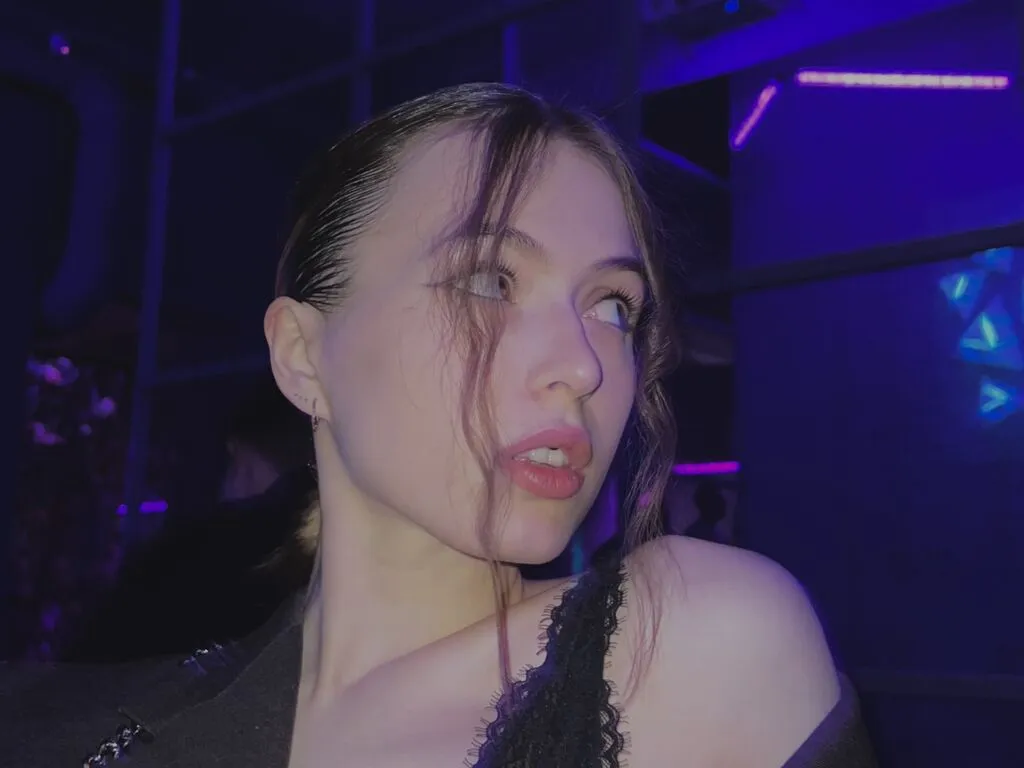 AnnGee Photo 1 cam