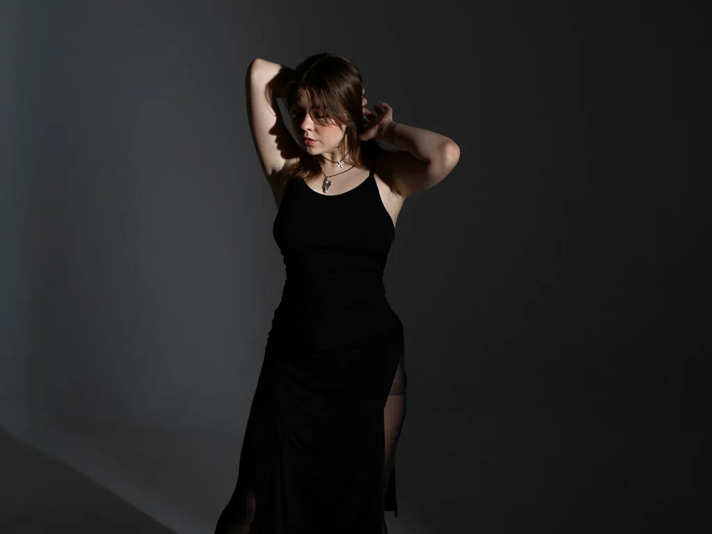 BellaMilligan Photo 1 cam