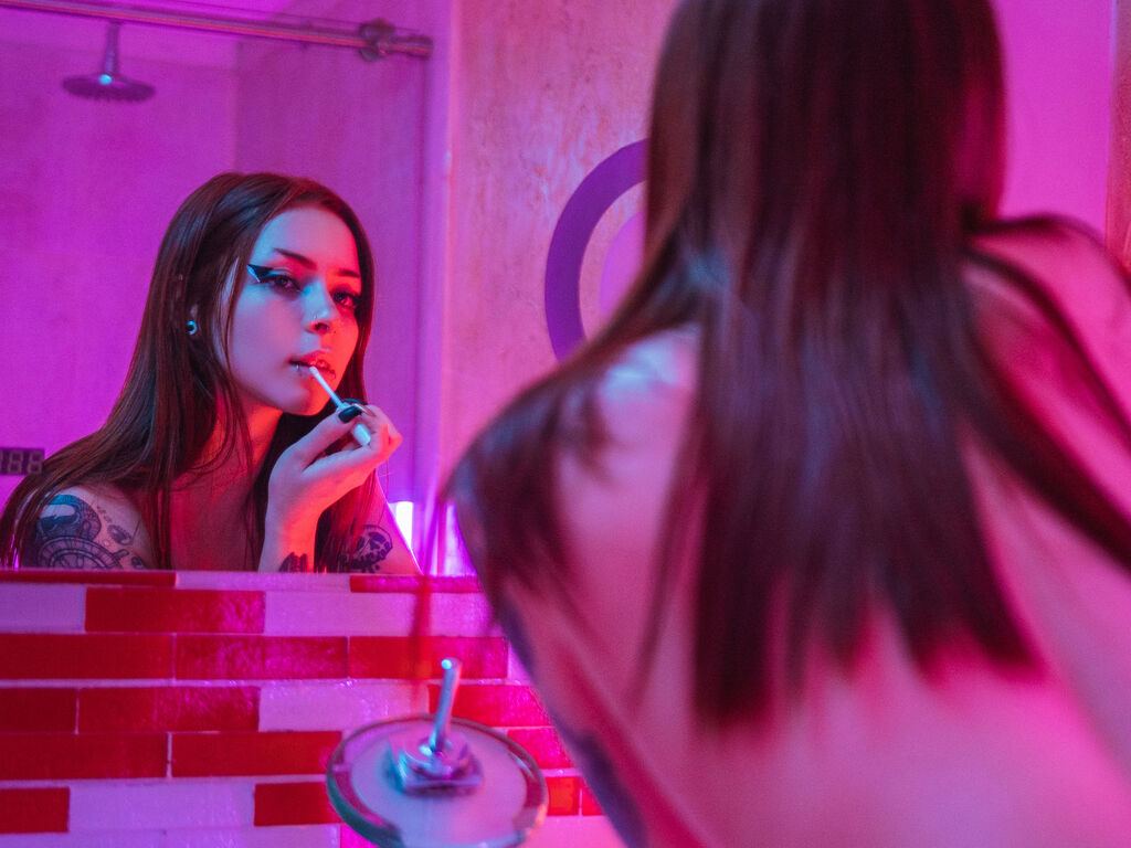 HayleyLan Photo 1 cam