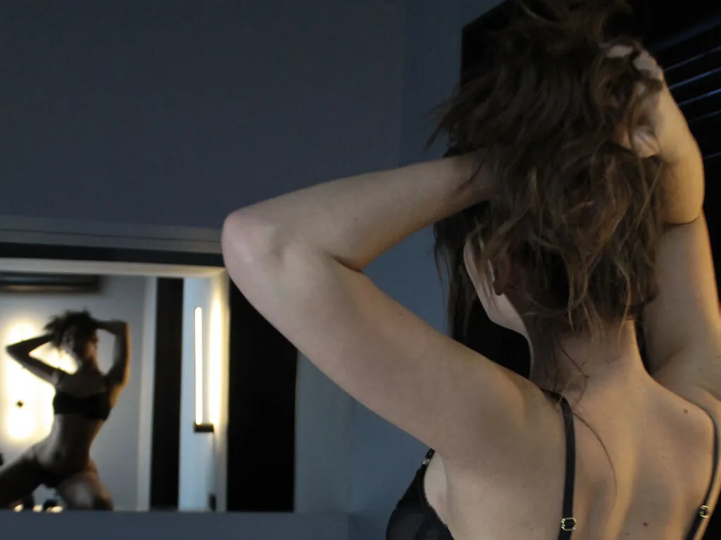LiaGia Live on Cam with Free Sex Chat | CamRabbit