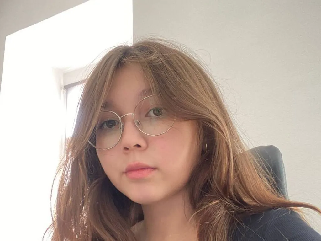 MaxineHessey Photo 1 cam