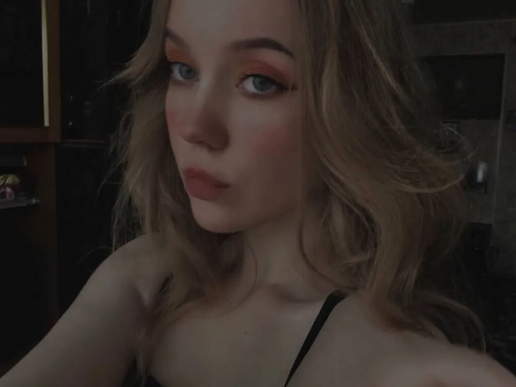 MeganMack Photo 1 cam