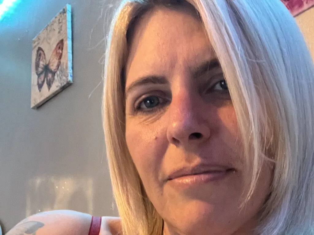 MinxyMoore Photo 1 cam