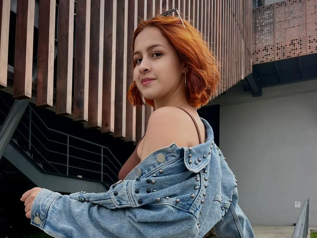 SophiHoward Photo 1 cam