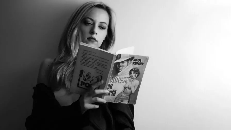 Chat with AdelineGreen