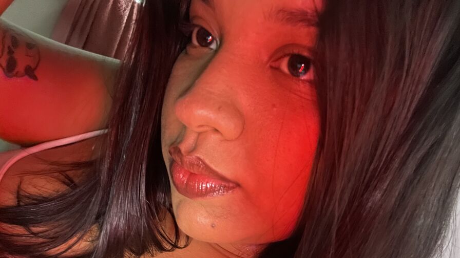 Chat with LolaSanchez
