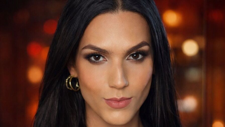 Chat with KeniaRoberts