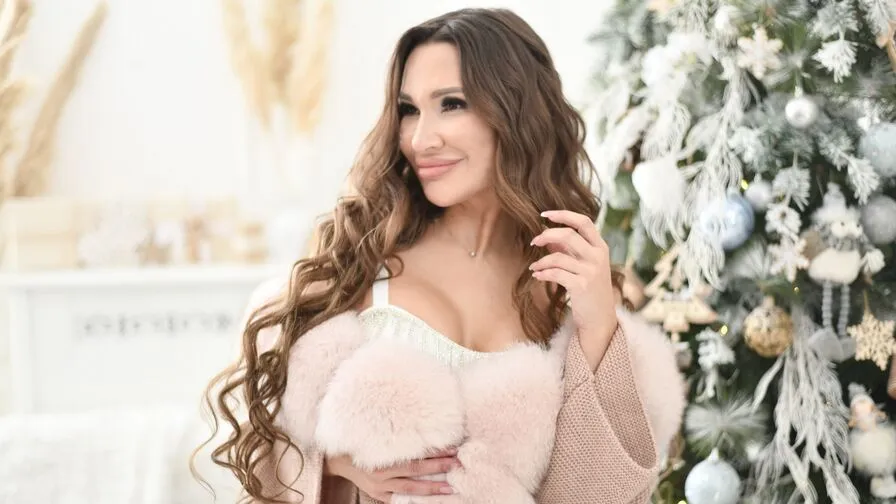 Chat with MonicaQueens