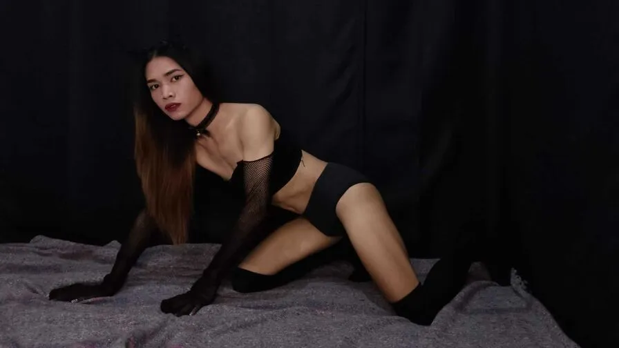 Chat with YhanieGarcia