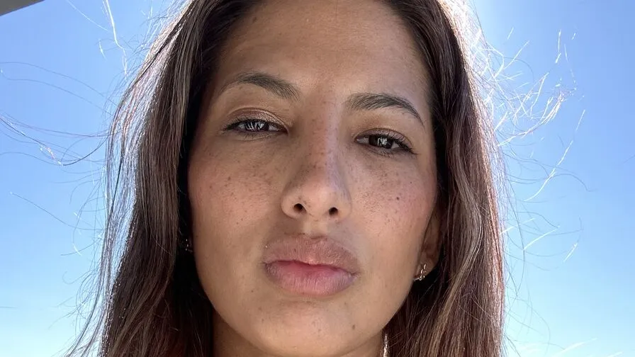 Chat with CarisimaVictoria