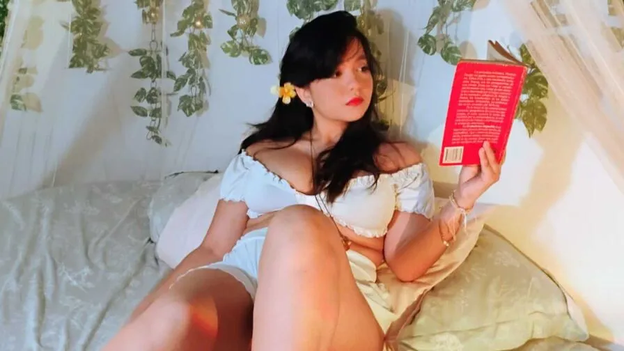 Chat with FlorynCottonn
