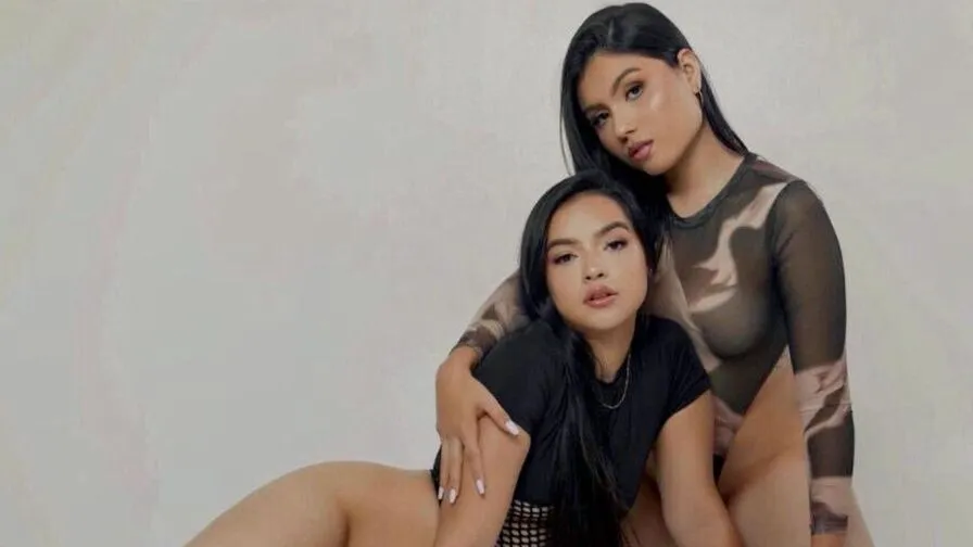 Chat with ScarletAndNaomi