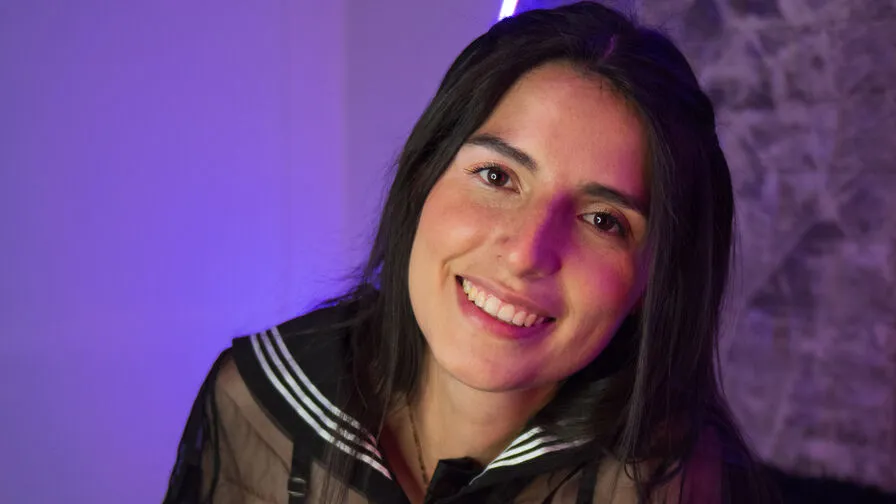 Chat with MiahVelasquez