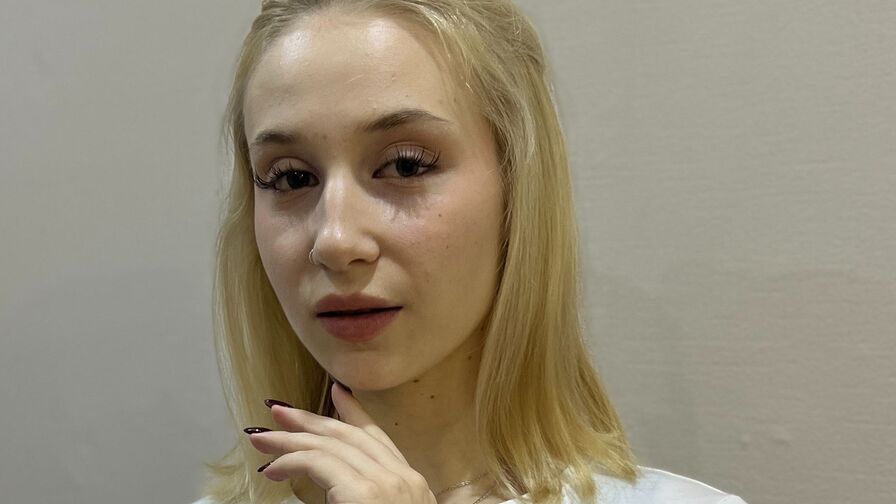 Chat with IsabelNeugent