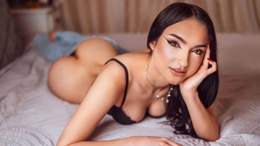 Chat with LeyahMyers