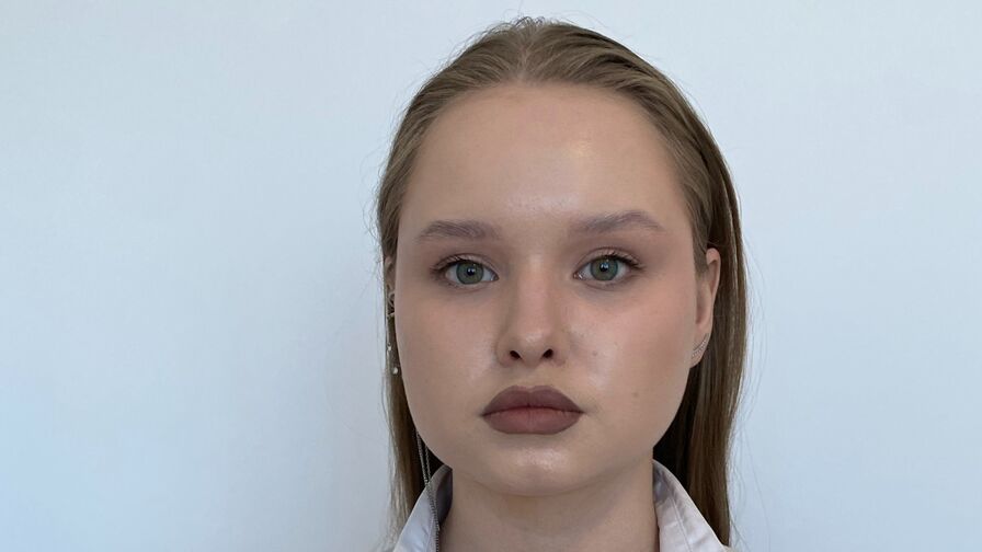 Chat with RaisaWitaker