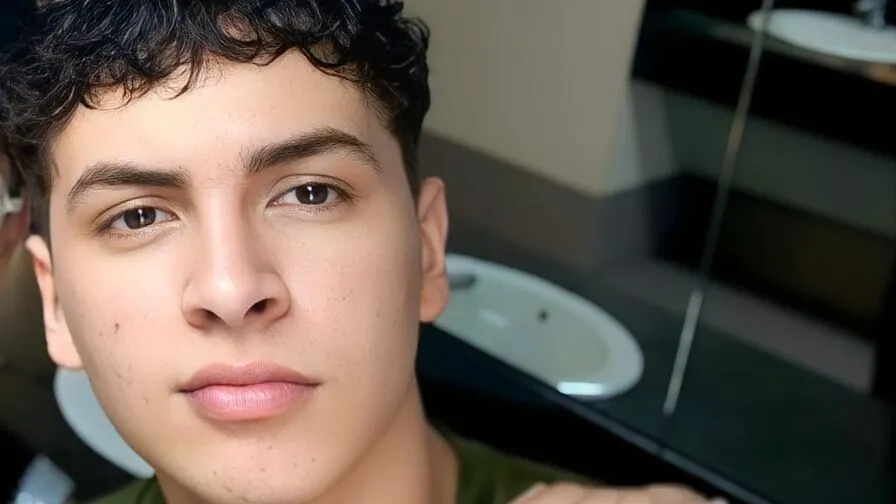 Chat with AxelMontclair