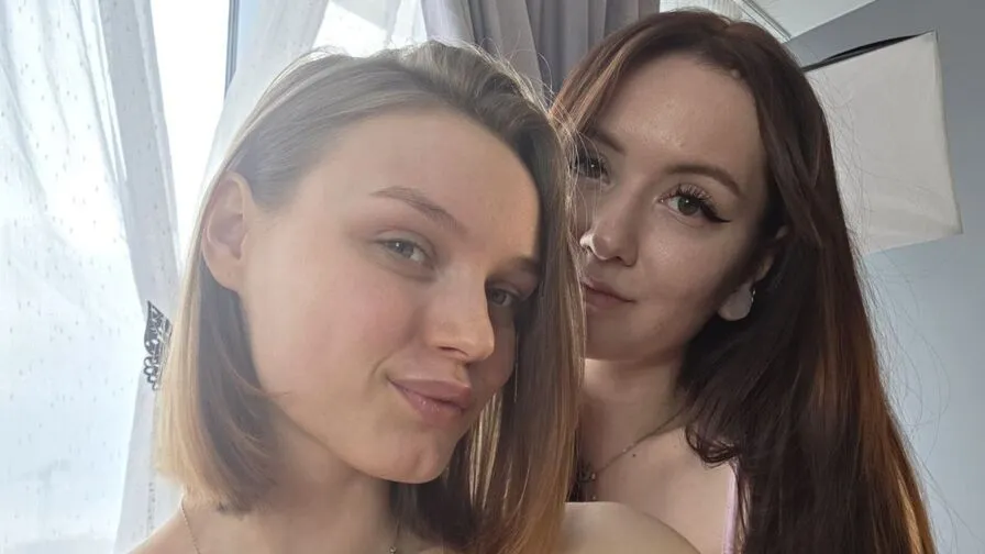 Chat with LoraAndKathrine