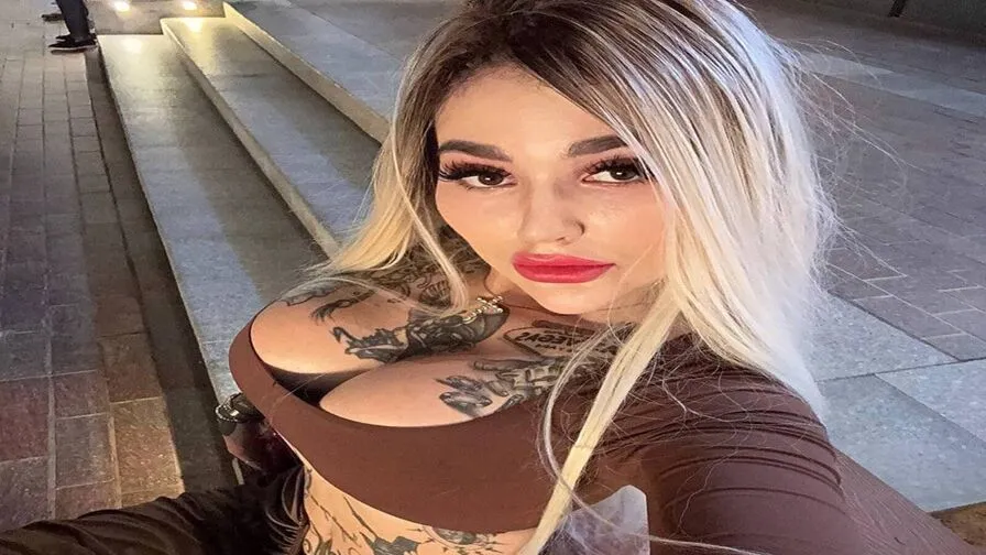 Chat with MadinaPinkman