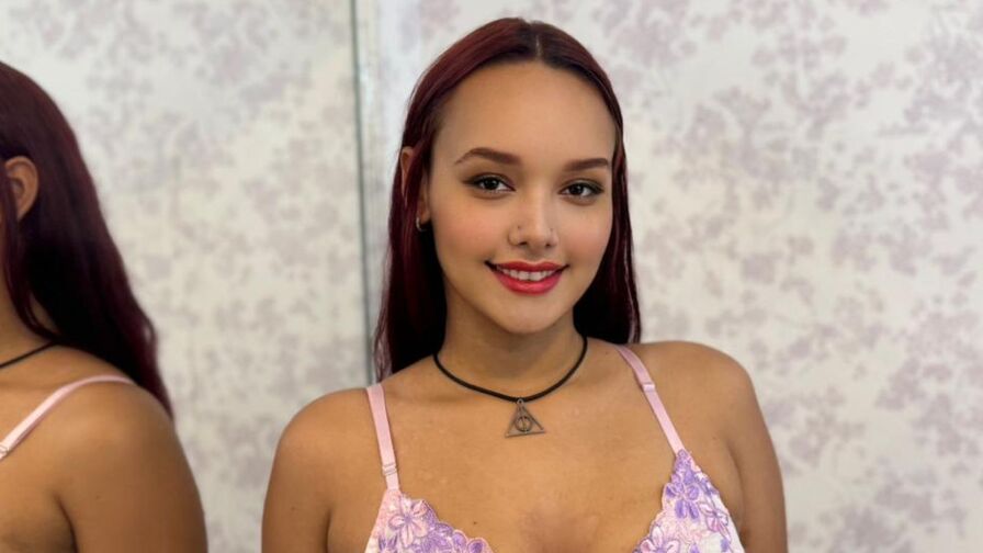 Chat with LehayHadid