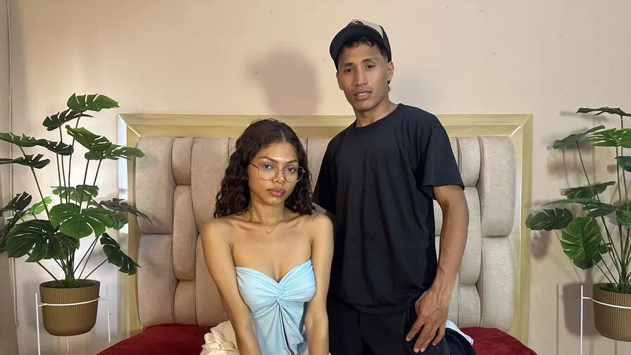Chat with TaniaAndTomas
