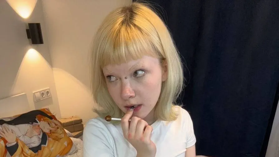 Chat with LatashaLafevre