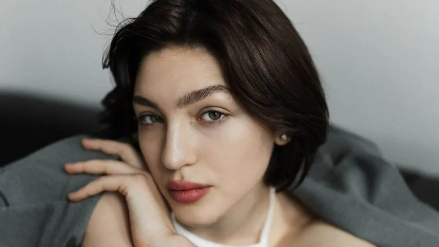 Chat with ElvieTorbett