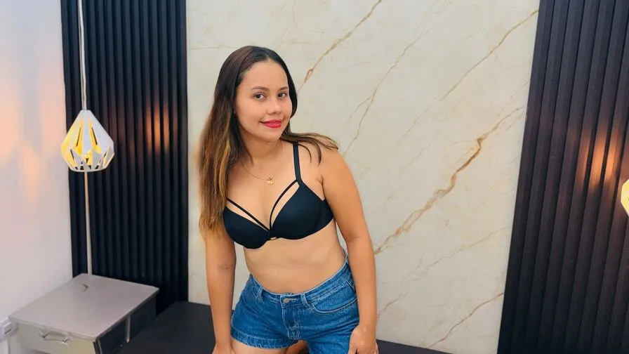 Chat with IsabelaAdans