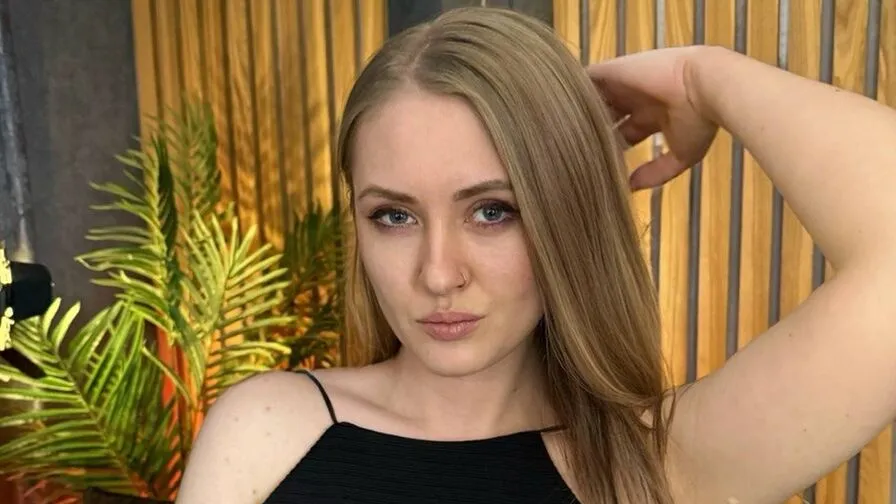 Chat with GoldenLolali