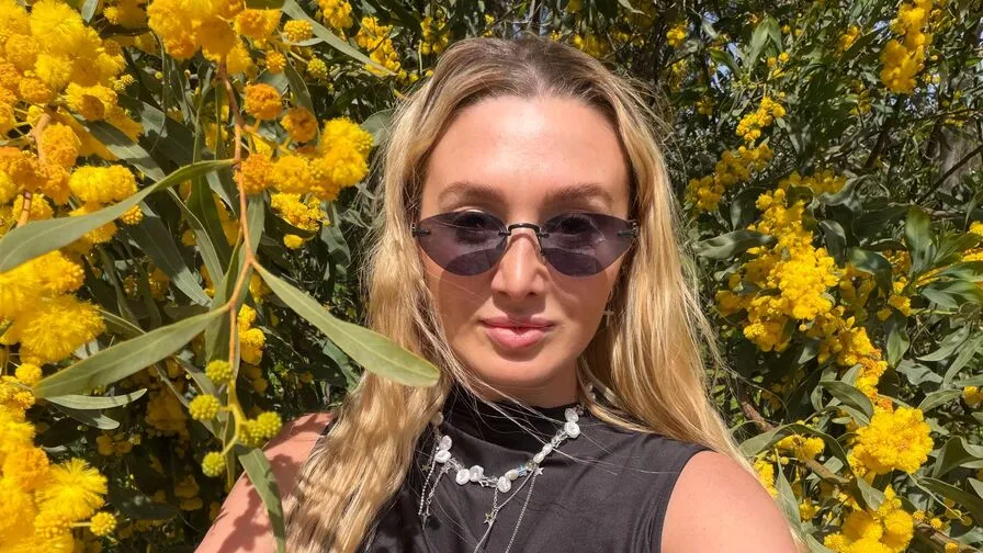 Chat with DelaineClowerd