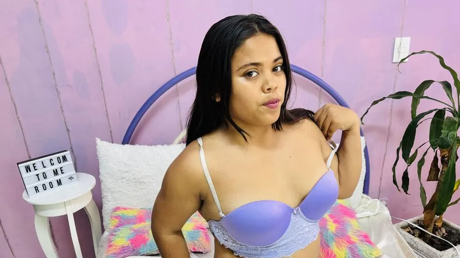 Chat with AuroraAmbar