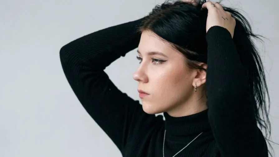 Chat with LoraOrsini