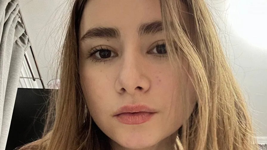 Chat with LuisaPritcher