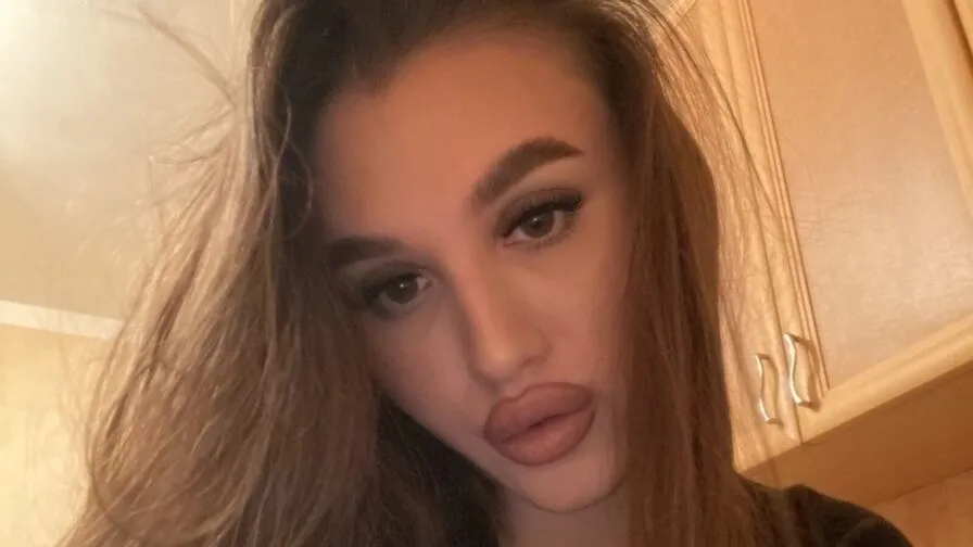 Chat with KyraVictorine