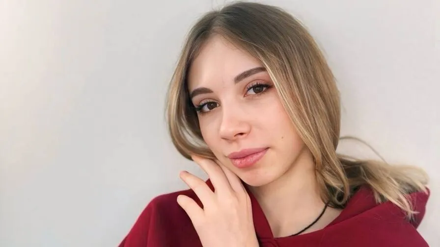 Chat with HermilaJhonson