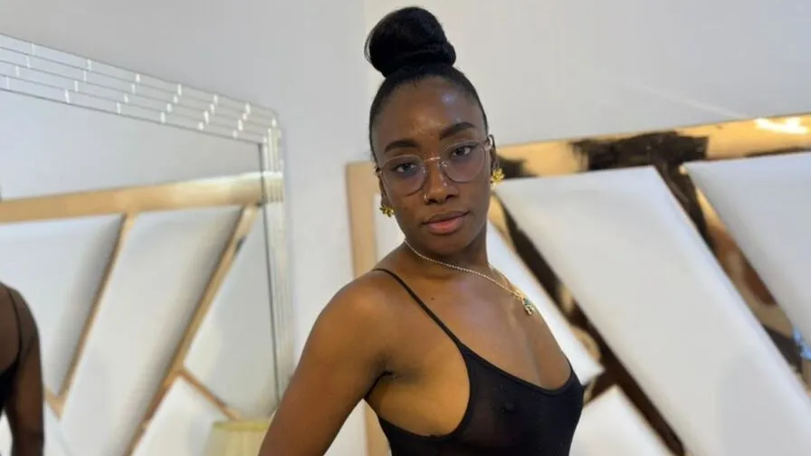 Chat with SelenaHamilton