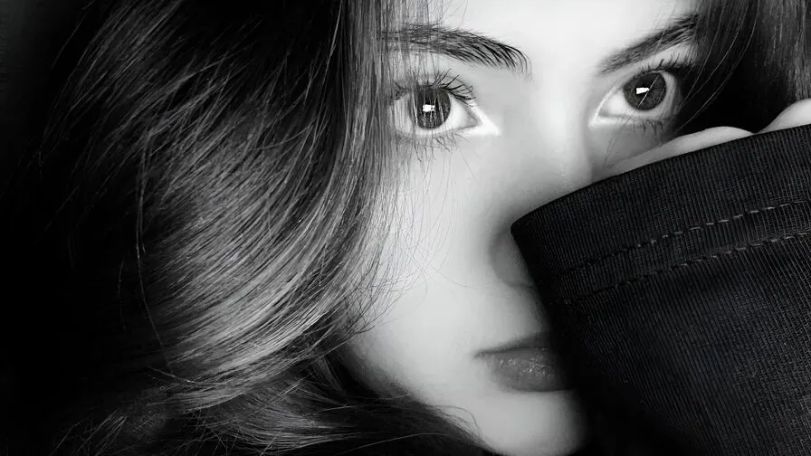 Chat with VickyToure