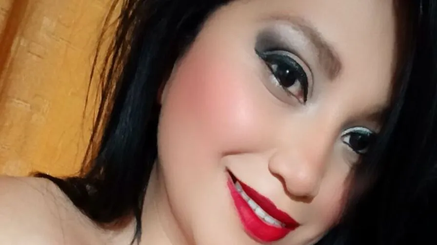 Chat with CataleyaHamilton