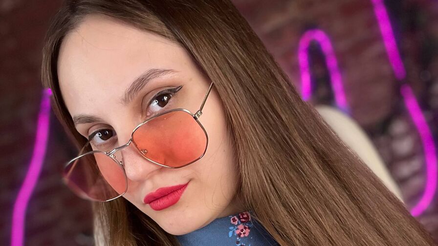 Chat with AngelMaisson