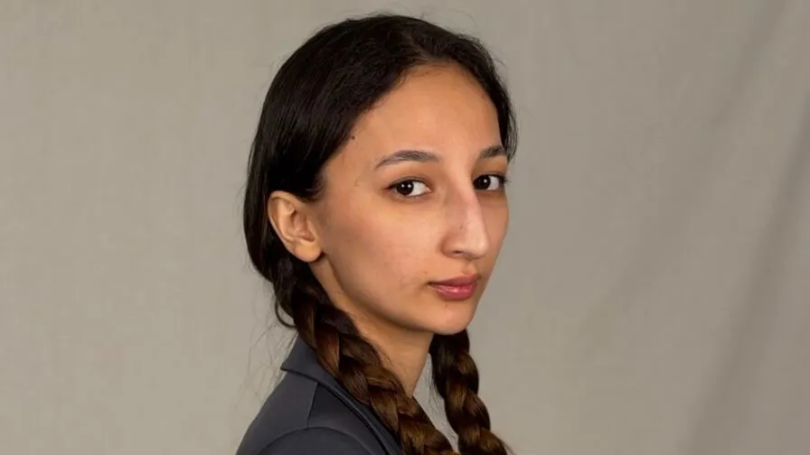 Chat with ElmiraEasom