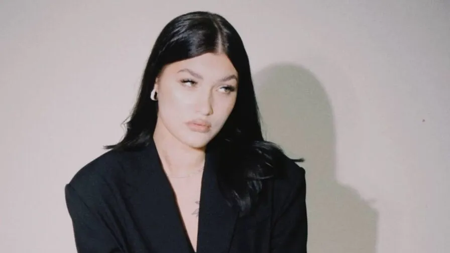 Chat with AsiaShifman