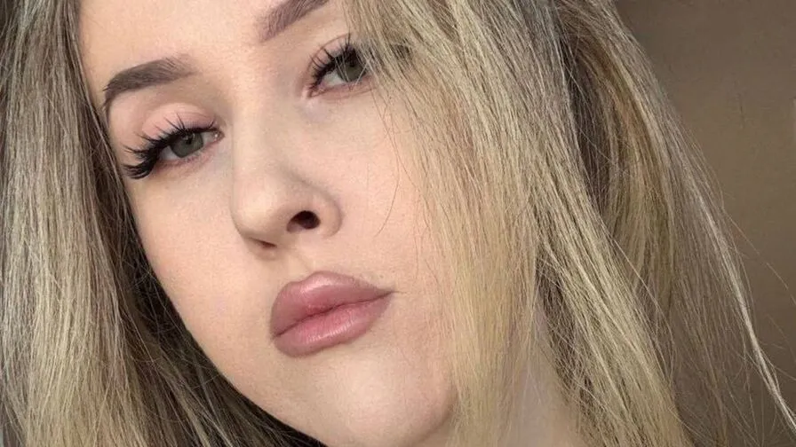 Chat with AgustinaMesecher