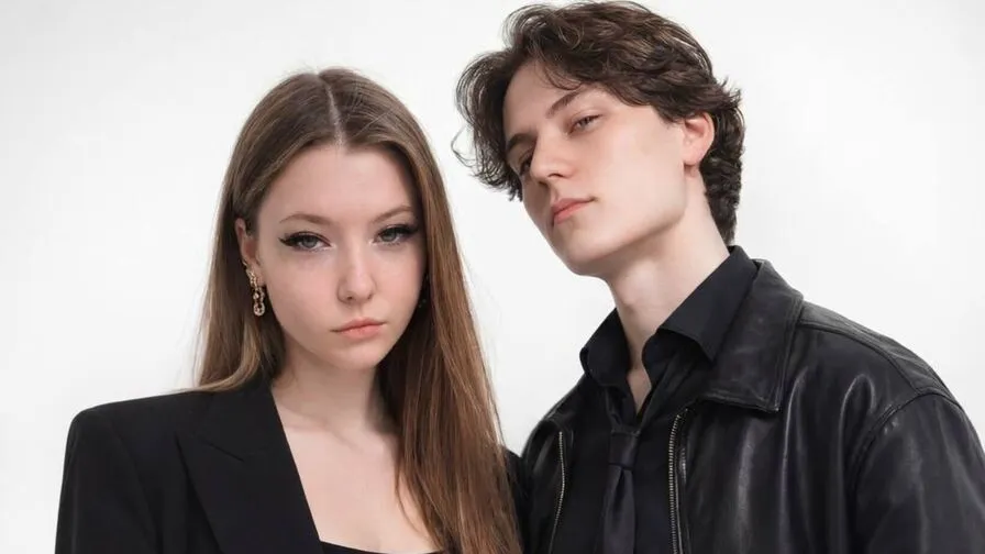 Chat with LeoAndMira