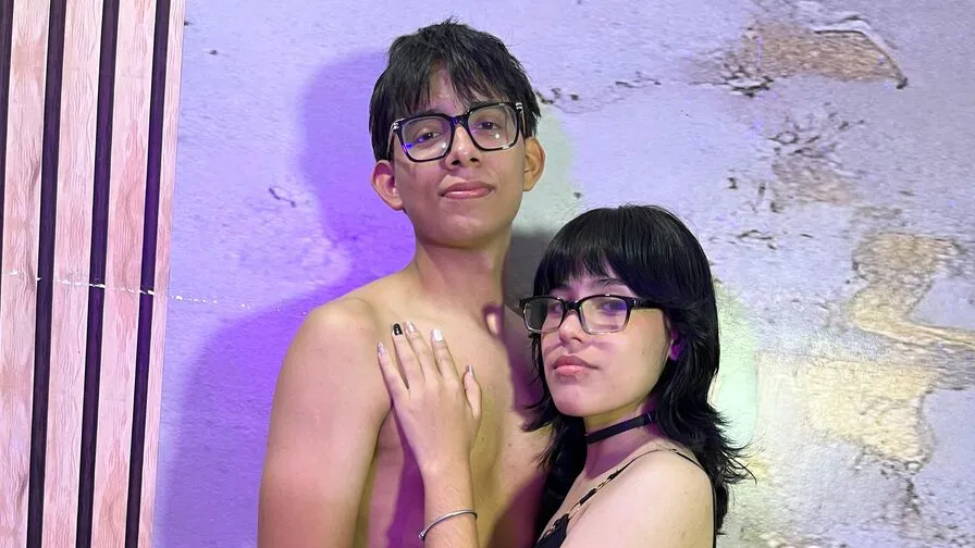 Chat with ChloeAndRoberth