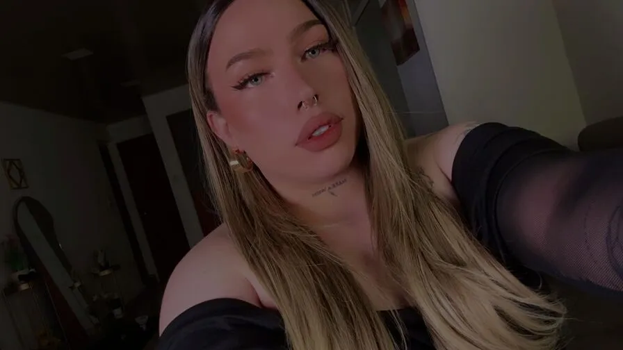 Chat with IsabellaFigueroa