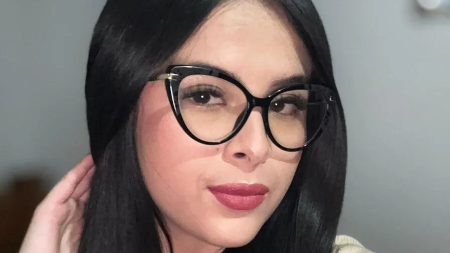 Chat with YennyClarkc