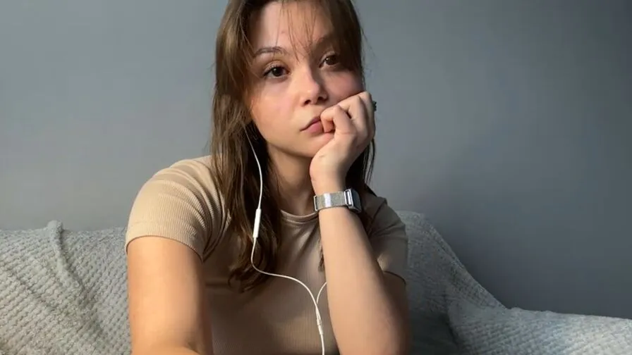 Chat with LudivinaDerick