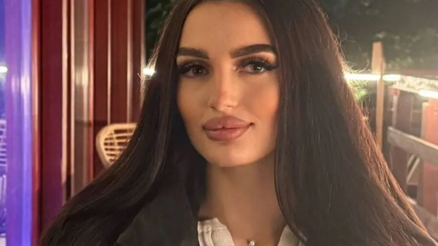 Chat with LucretiaBonnoitt