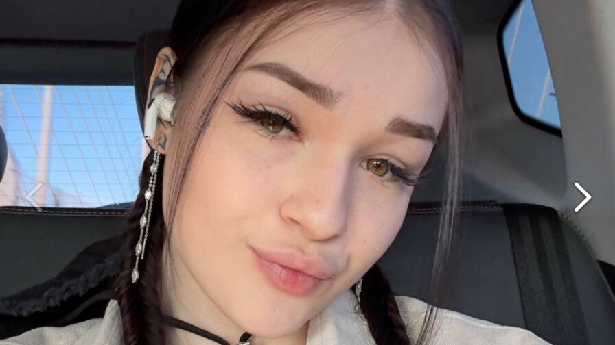 Chat with AngelaStephens