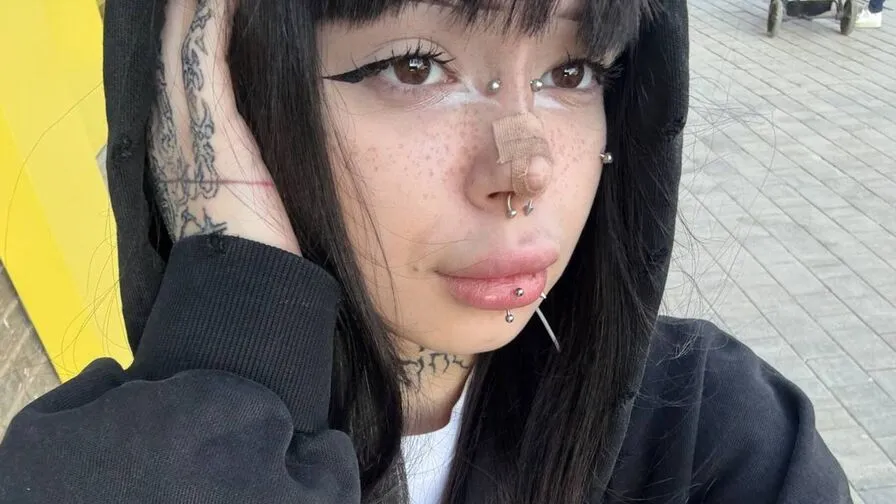 Chat with DeberaCottom